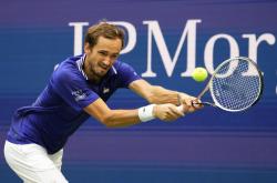 足球直播在线直播观看免费-法网鏖战美网，梅德韦杰夫关键制胜