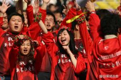 足球直播在线观看免费-中国女足赢得掌声，实力无人能敌