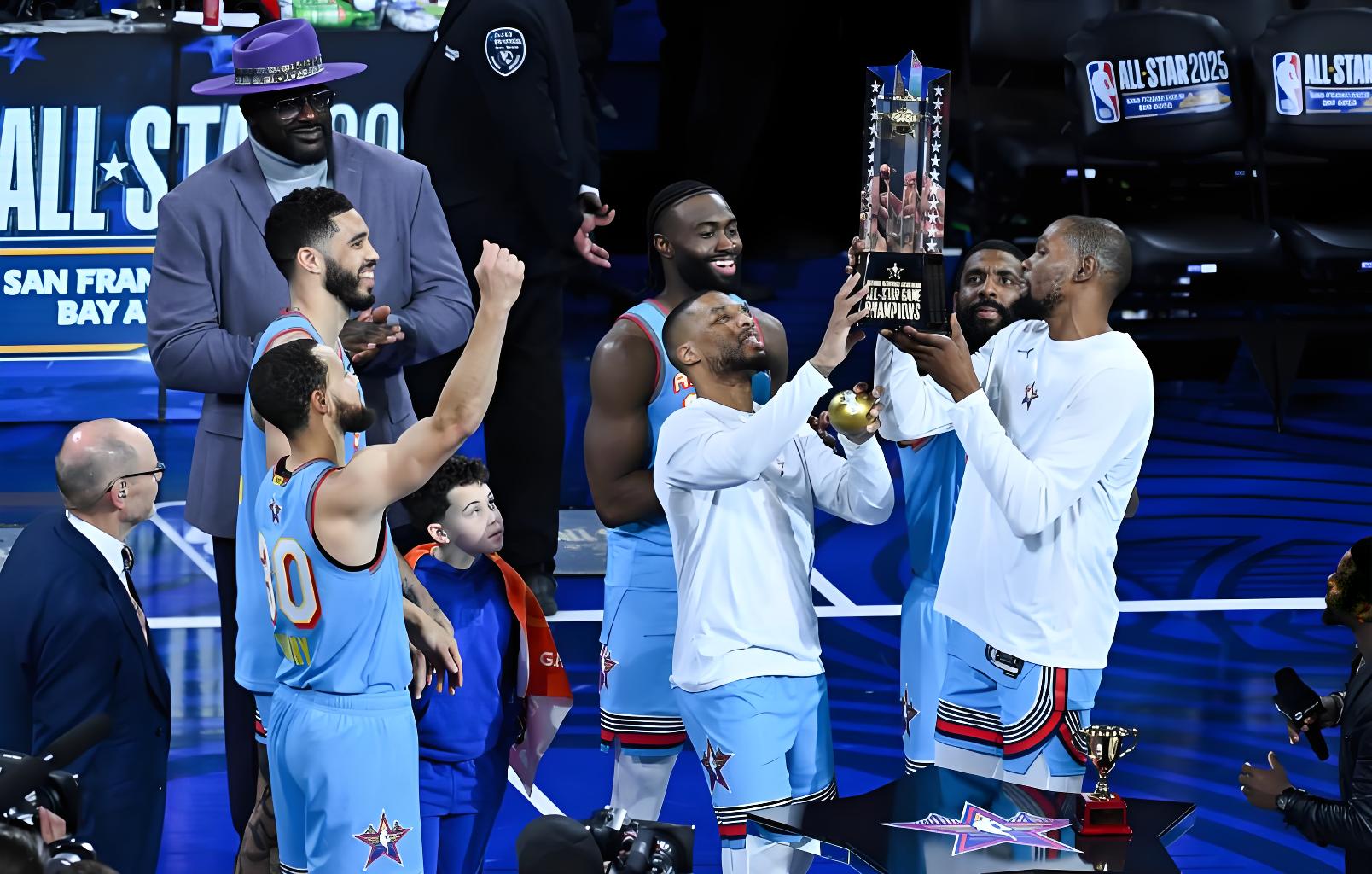 包含NBA赛场上的精彩表演引发球迷狂热热议的词条