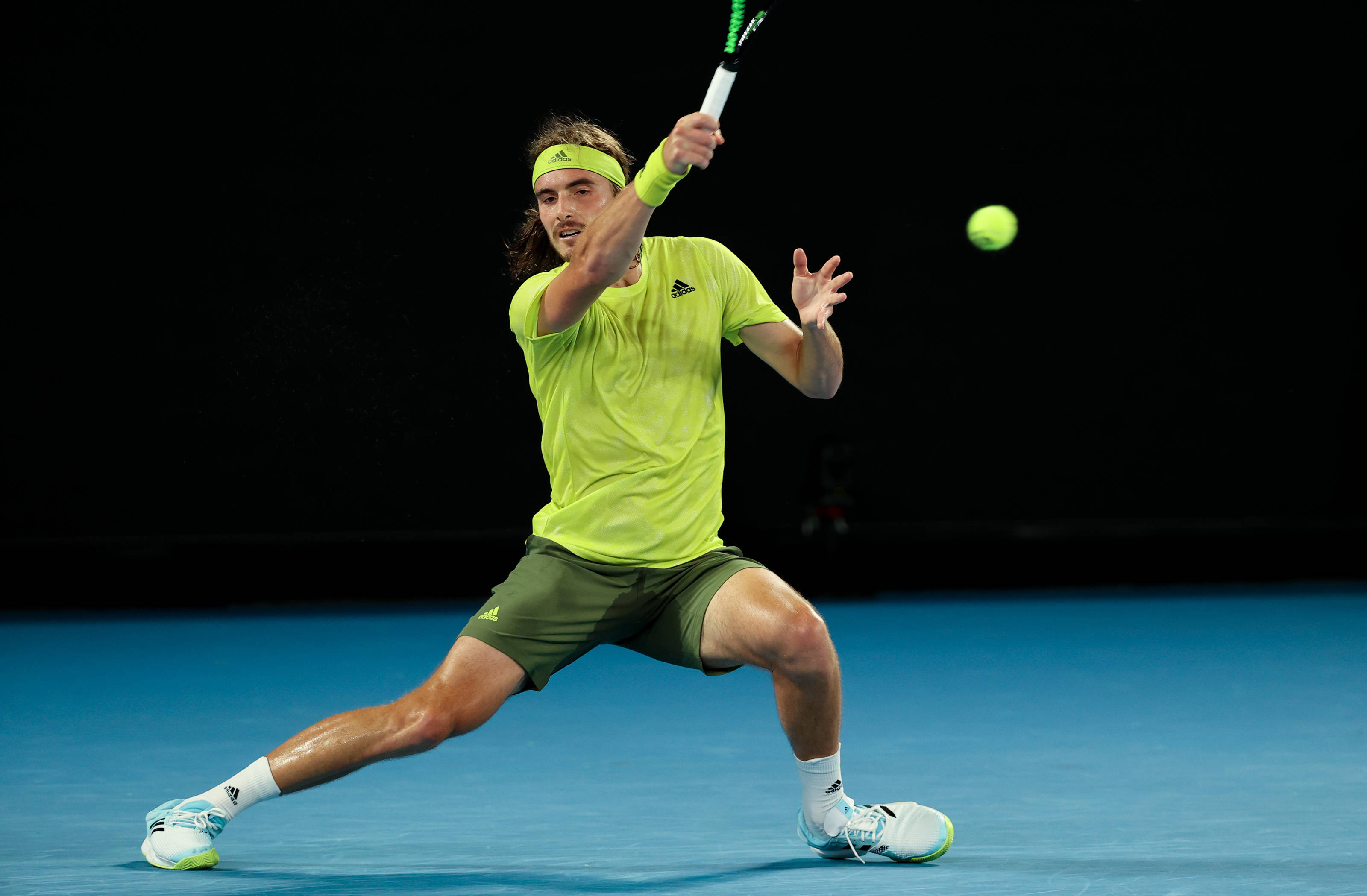 意大利网球队血洗英国网球队，西西帕斯高光表现的简单介绍