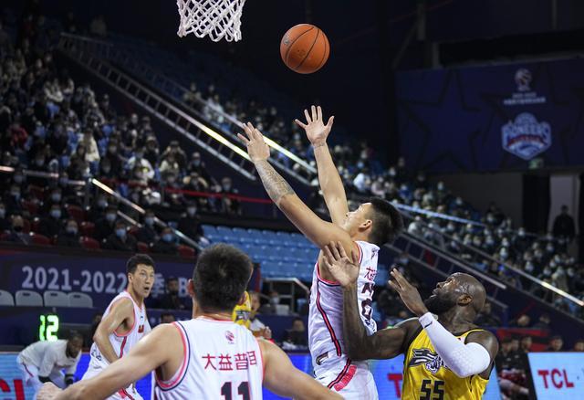 包含天津队鏖战太阳，易建联状态火热的词条